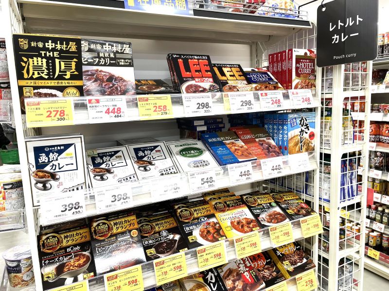 スーパーのカレー売り場